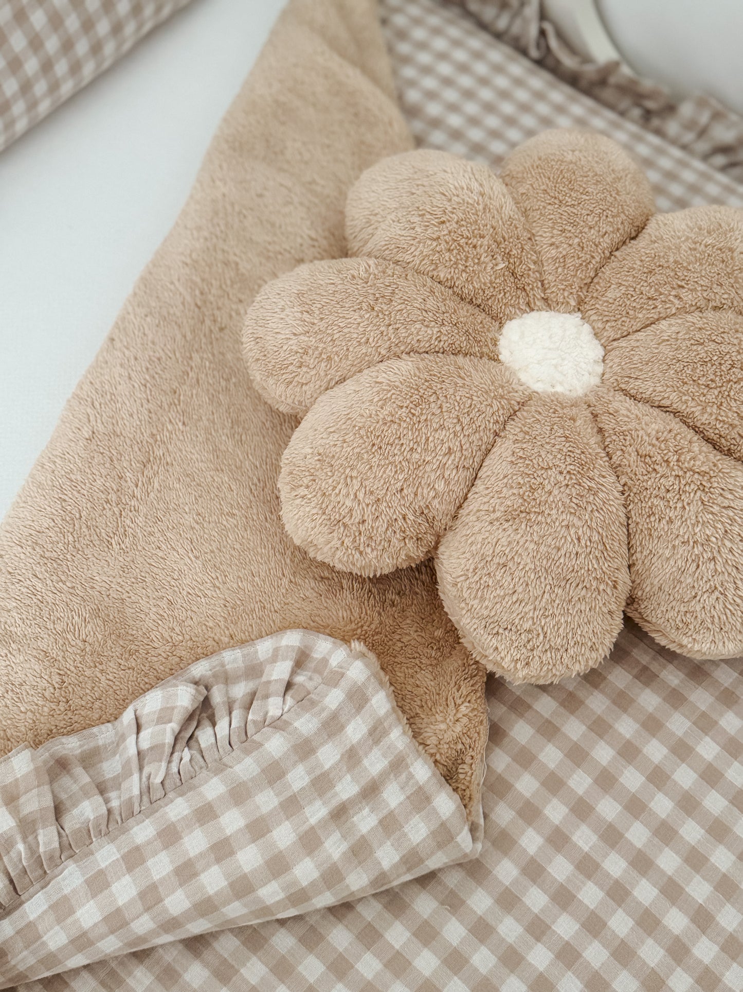 Housse de couette & coussin Vichy beige & pilou + coussin fleur