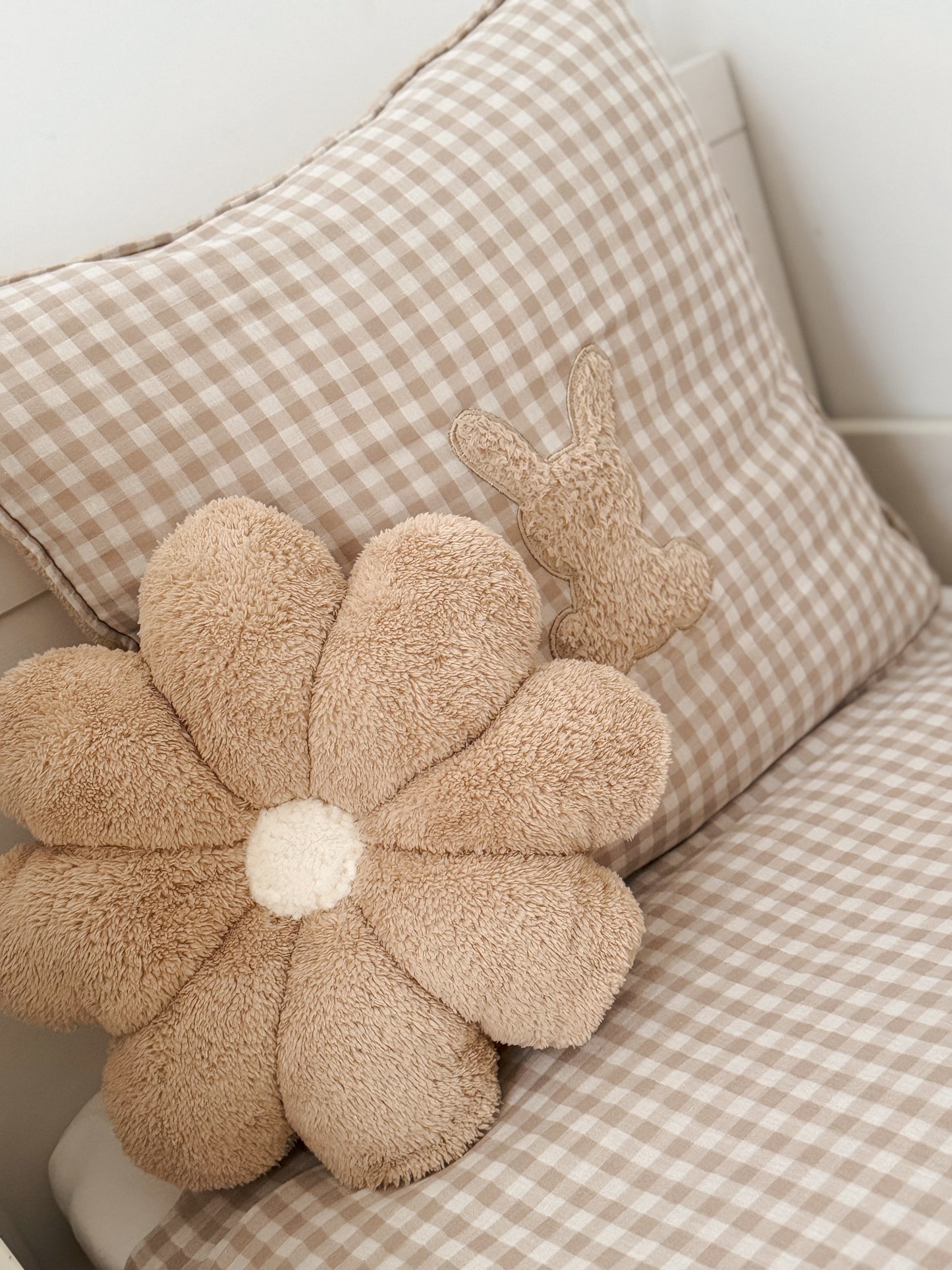 Housse de couette & coussin Vichy beige & pilou + coussin fleur