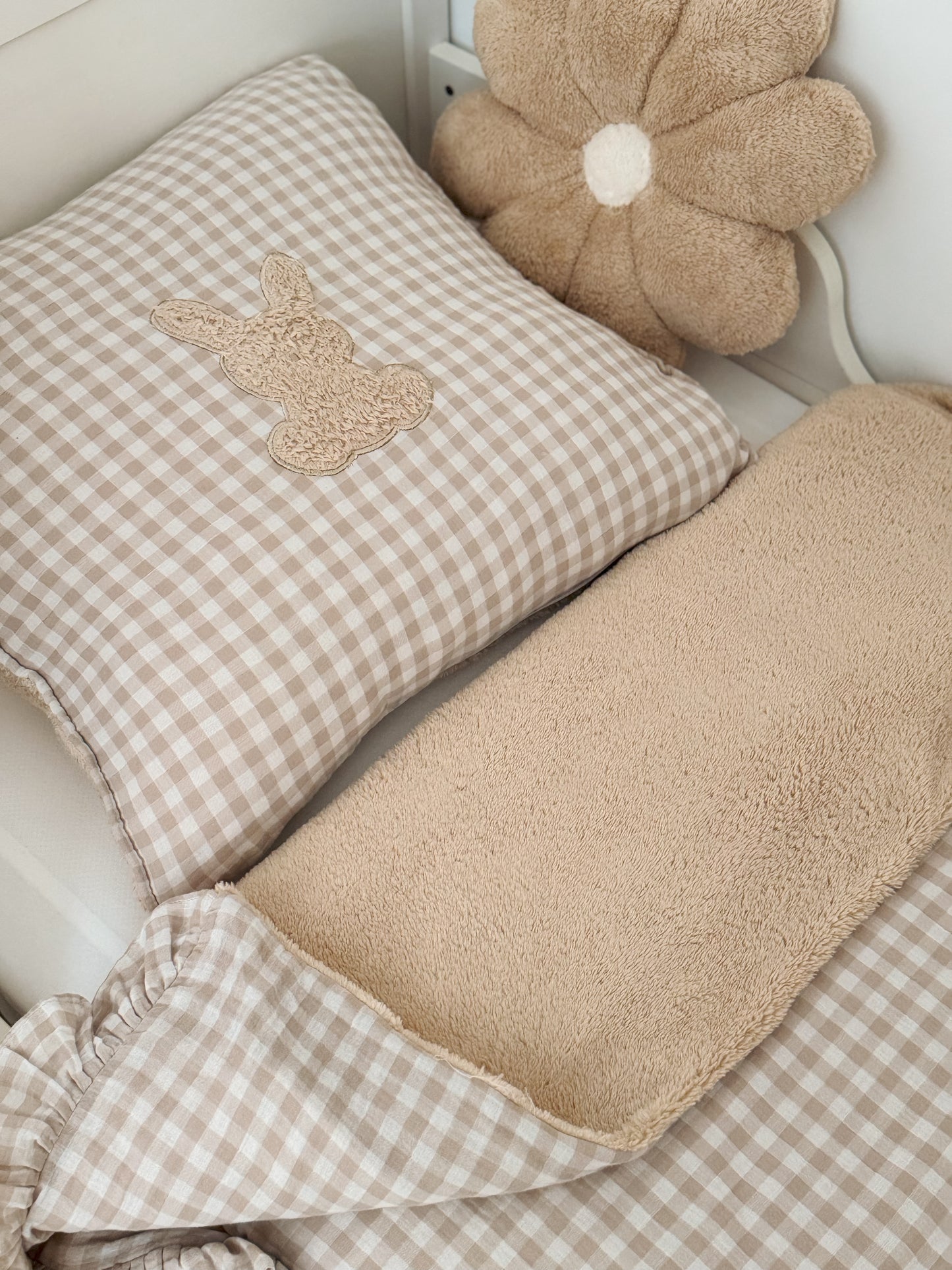 Housse de couette & coussin Vichy beige & pilou + coussin fleur