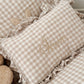 Coussin à volant Vichy beige